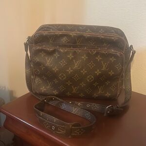 Louis Vuitton messenger crossbody bag!